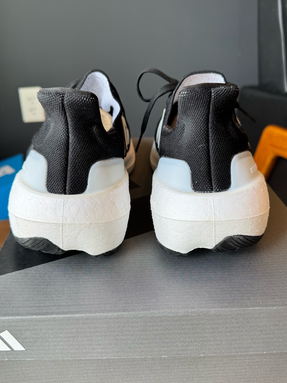 Adidas Ultraboost Light - Picture 2 of 7